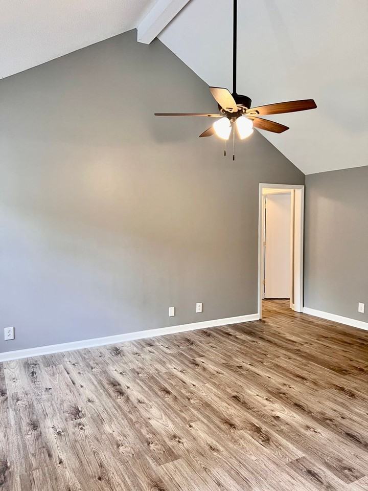 407 Donna Dr - Photo 3 of 15