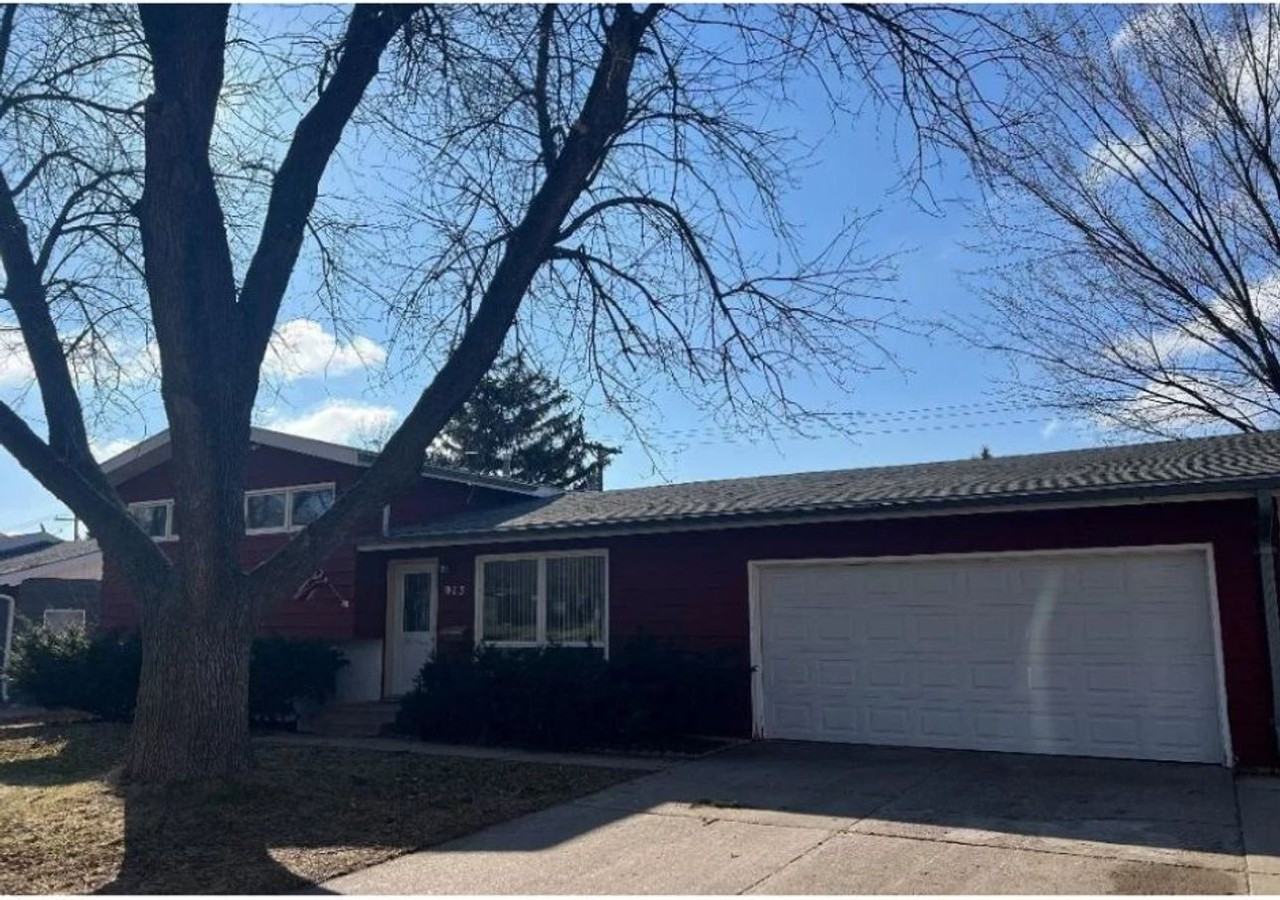 913 E Pam Rd - Photo 2 of 3