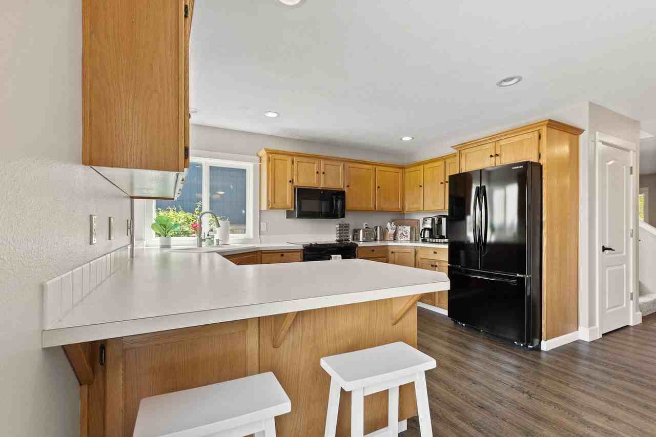 753 Se Boysen Ln - Photo 5 of 31