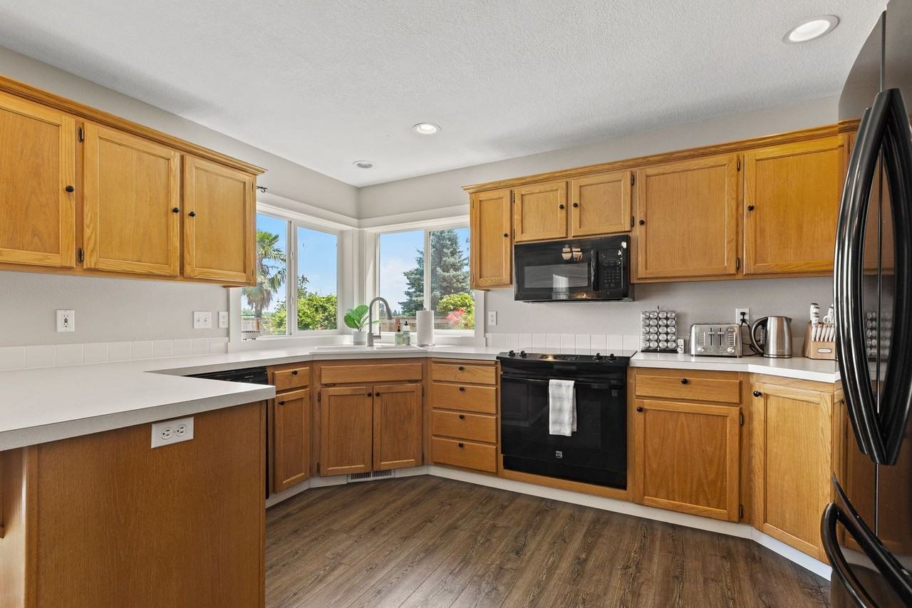 753 Se Boysen Ln - Photo 6 of 31