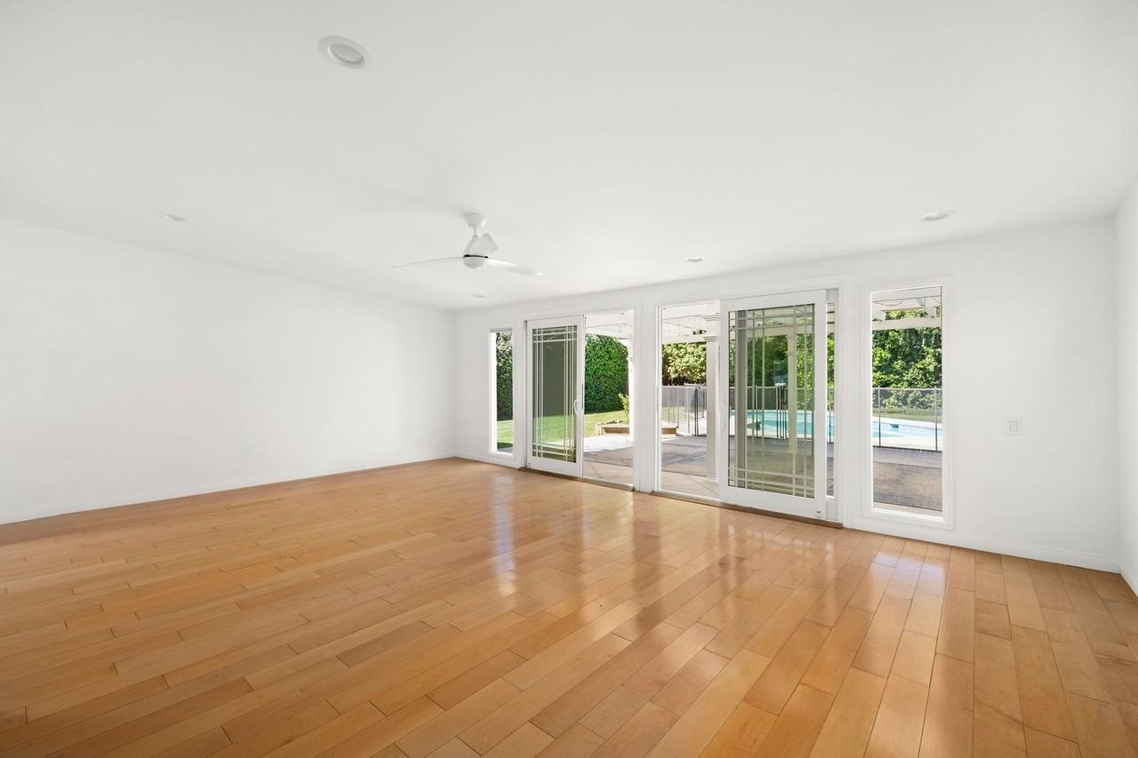 5237 Mecca Ave - Photo 7 of 19