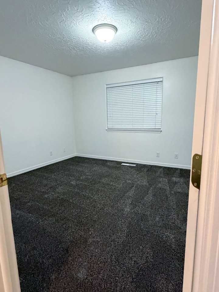 2105 Alan St #6 - Photo 7 of 10
