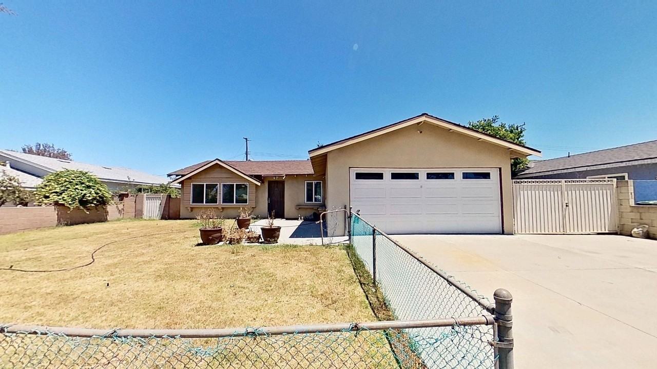 13922 Heidi St - Photo 2 of 25