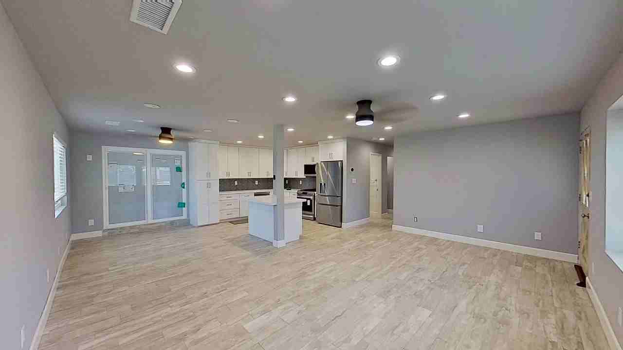 13922 Heidi St - Photo 5 of 25