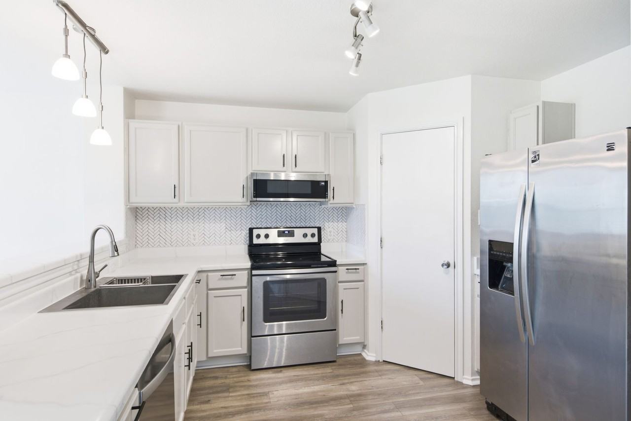 209 Rinehardt St - Photo 4 of 27