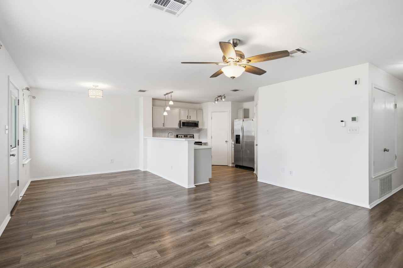 209 Rinehardt St - Photo 6 of 27