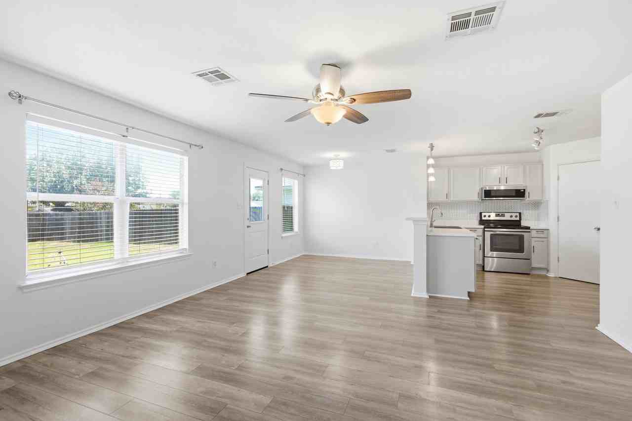 209 Rinehardt St - Photo 7 of 27