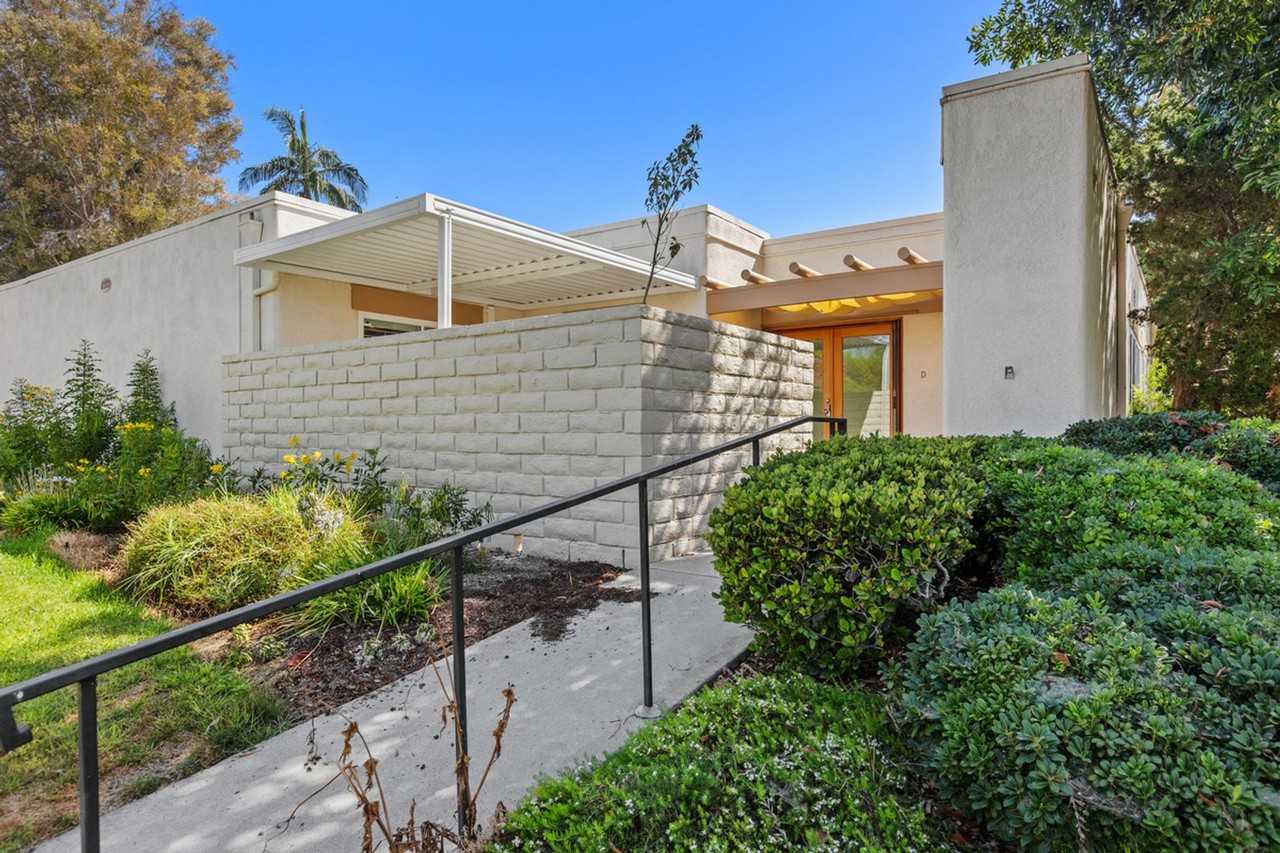 2322 Via Puerta Unit D - Photo 4 of 46