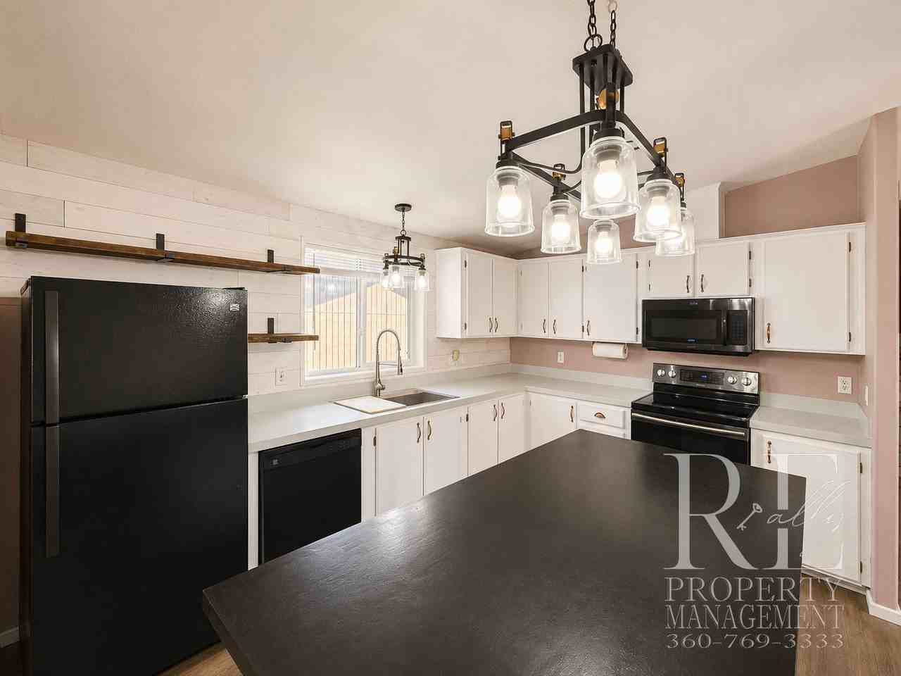 548 Arnold Ave E - Photo 6 of 34