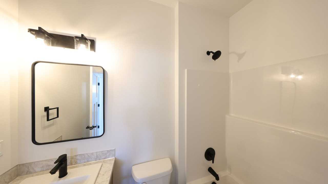 820 28th St - Photo 5 of 9