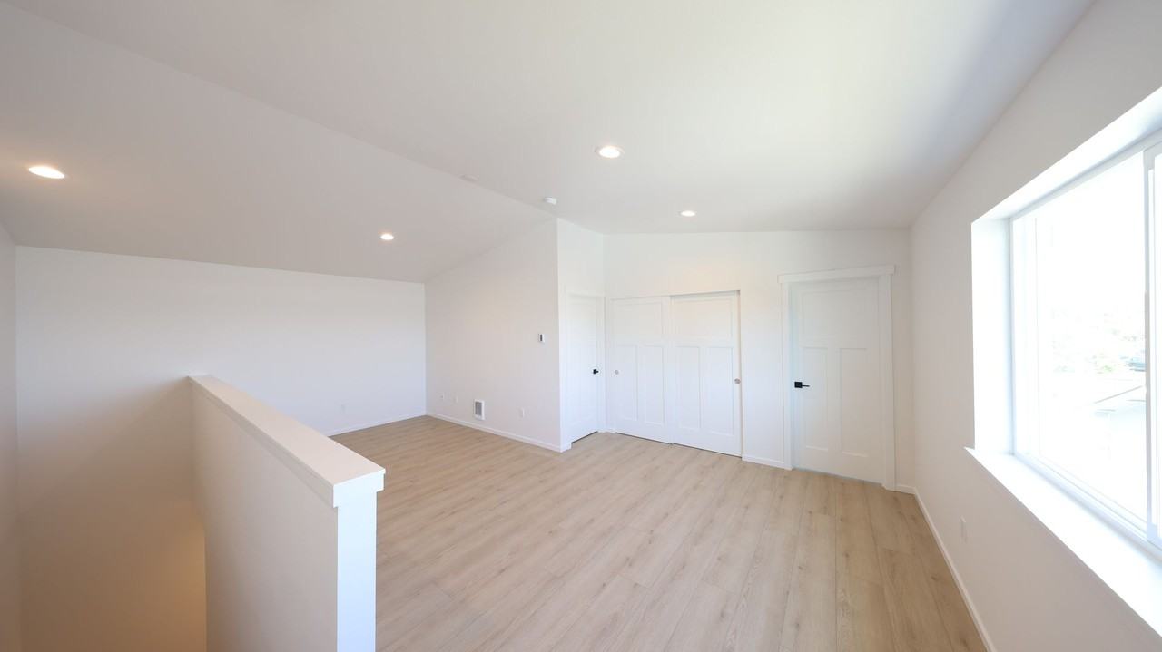 820 28th St - Photo 7 of 9