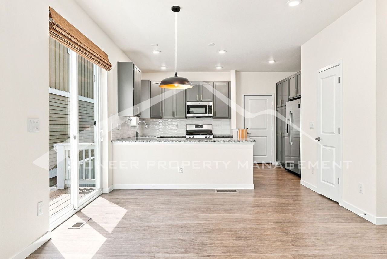 2883 S Fox St - Photo 6 of 29