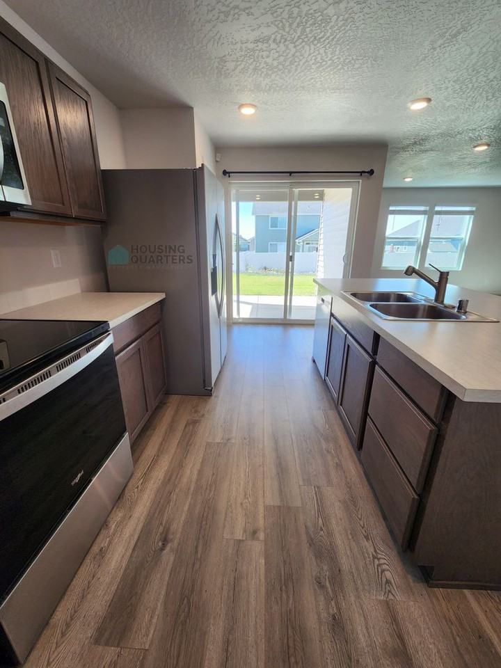 1808 E Boskoop St - Photo 4 of 19