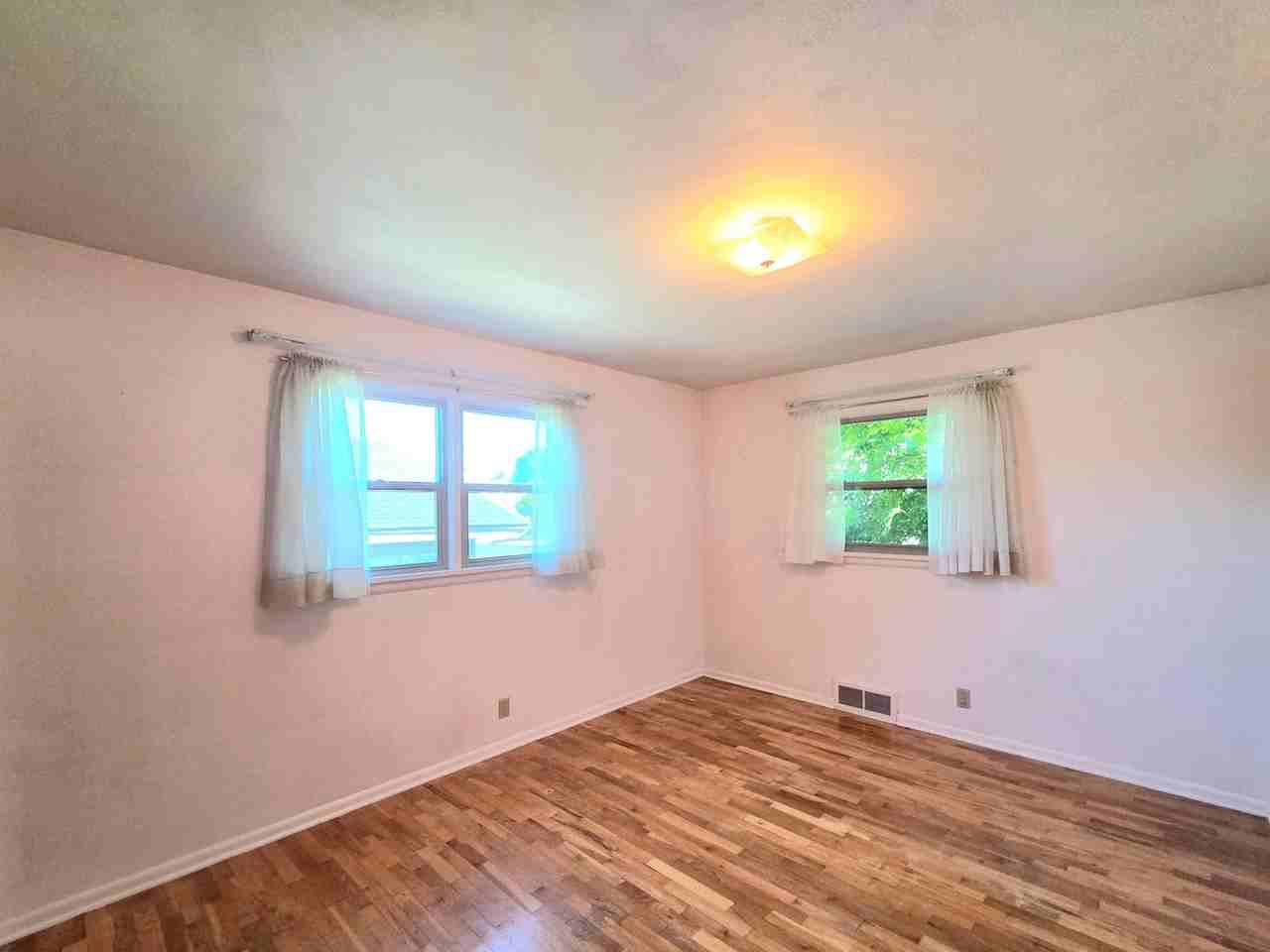1336 4th St - Photo 3 of 32