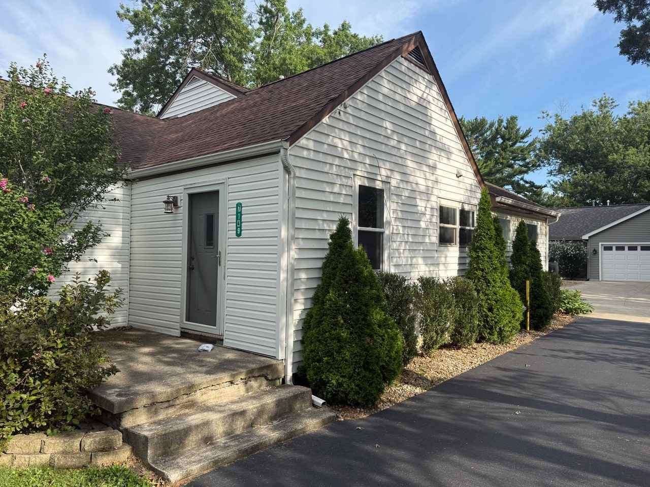 7149 Stellhorn Rd - Photo 2 of 27