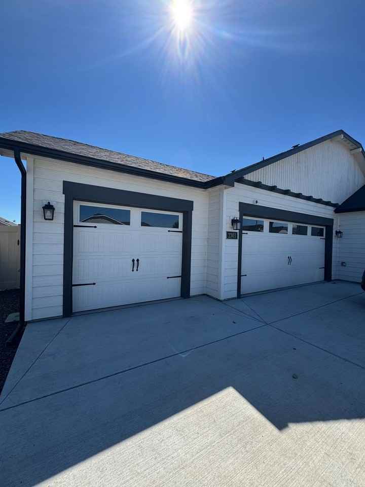 2303 S 58th Ave - Photo 2 of 17
