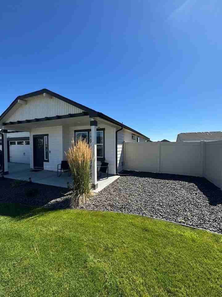 2303 S 58th Ave - Photo 3 of 17