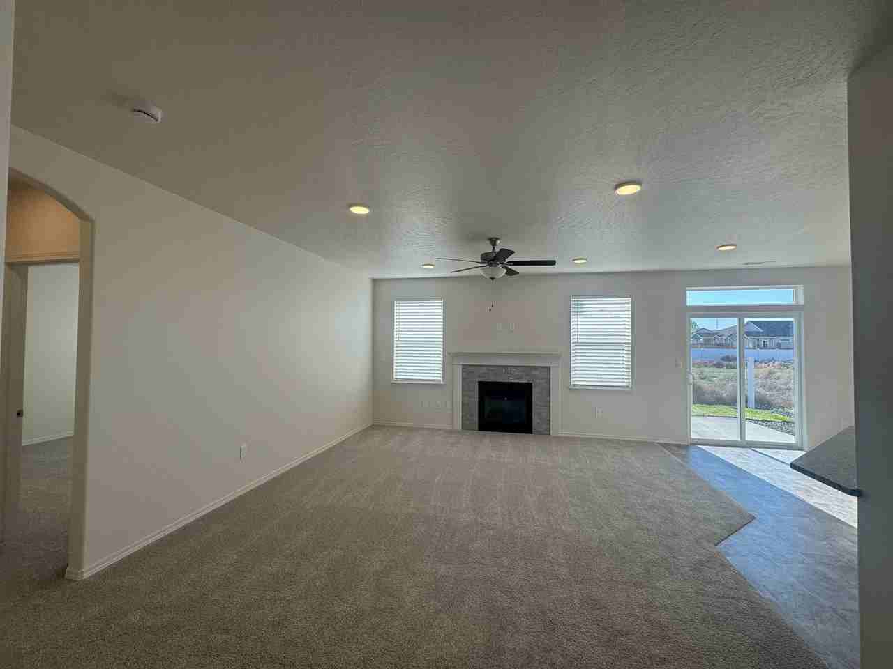 2303 S 58th Ave - Photo 5 of 17