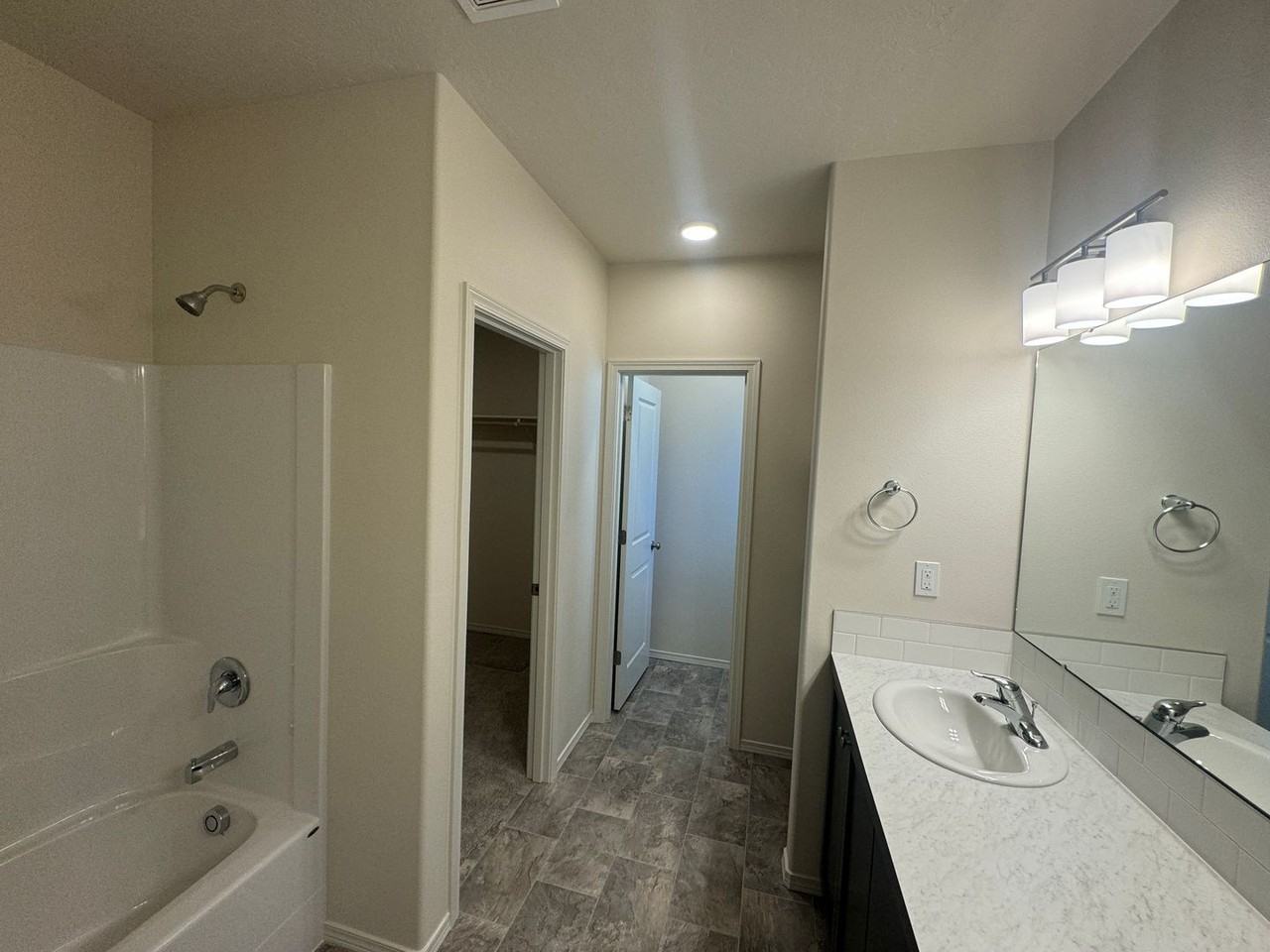 2303 S 58th Ave - Photo 6 of 17
