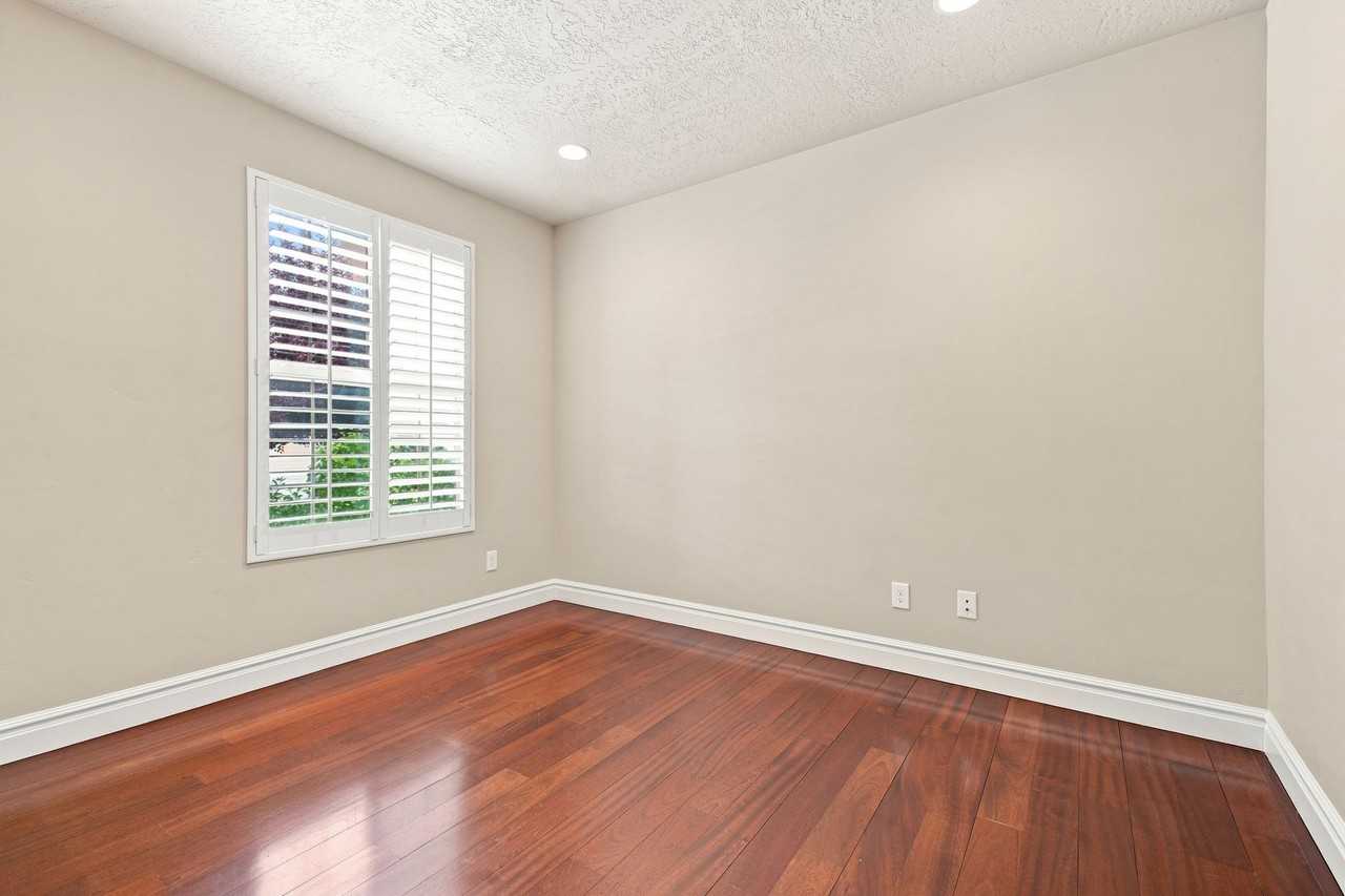 1360 E Foxmont Ln - Photo 4 of 34