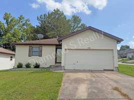featured image of 3360 E Salem St