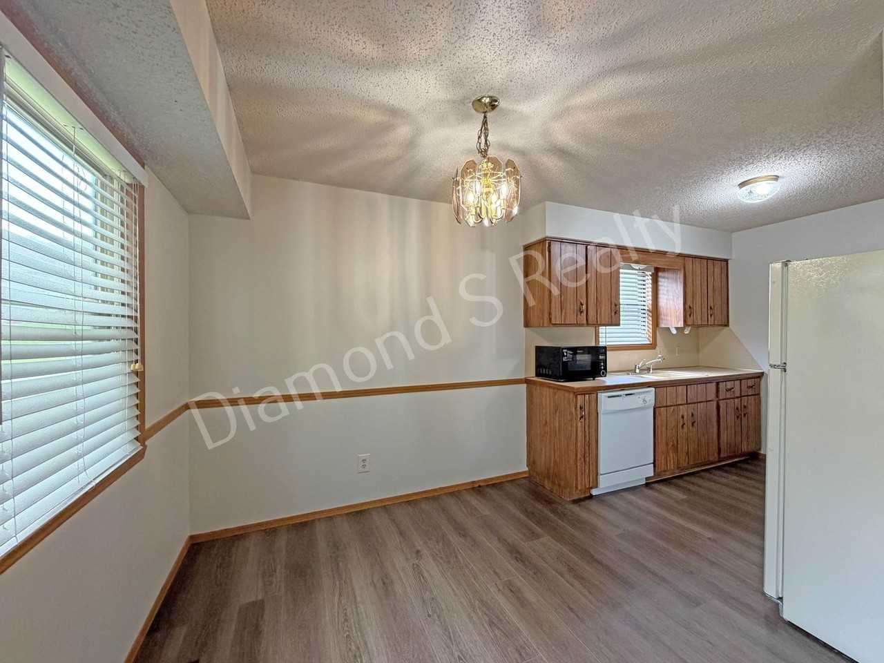 3360 E Salem St - Photo 3 of 11