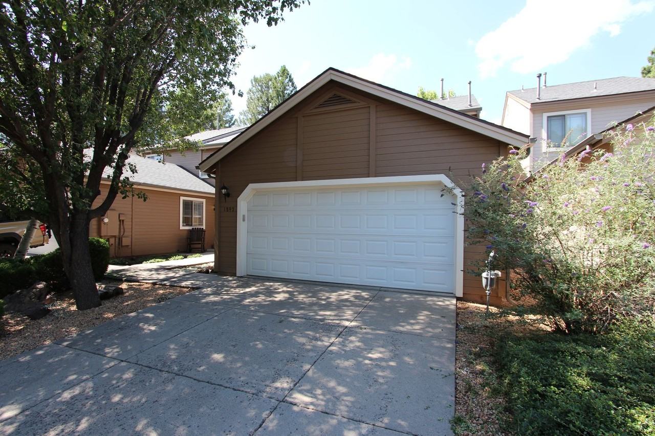 1897 W Camelot Dr - Photo 3 of 26