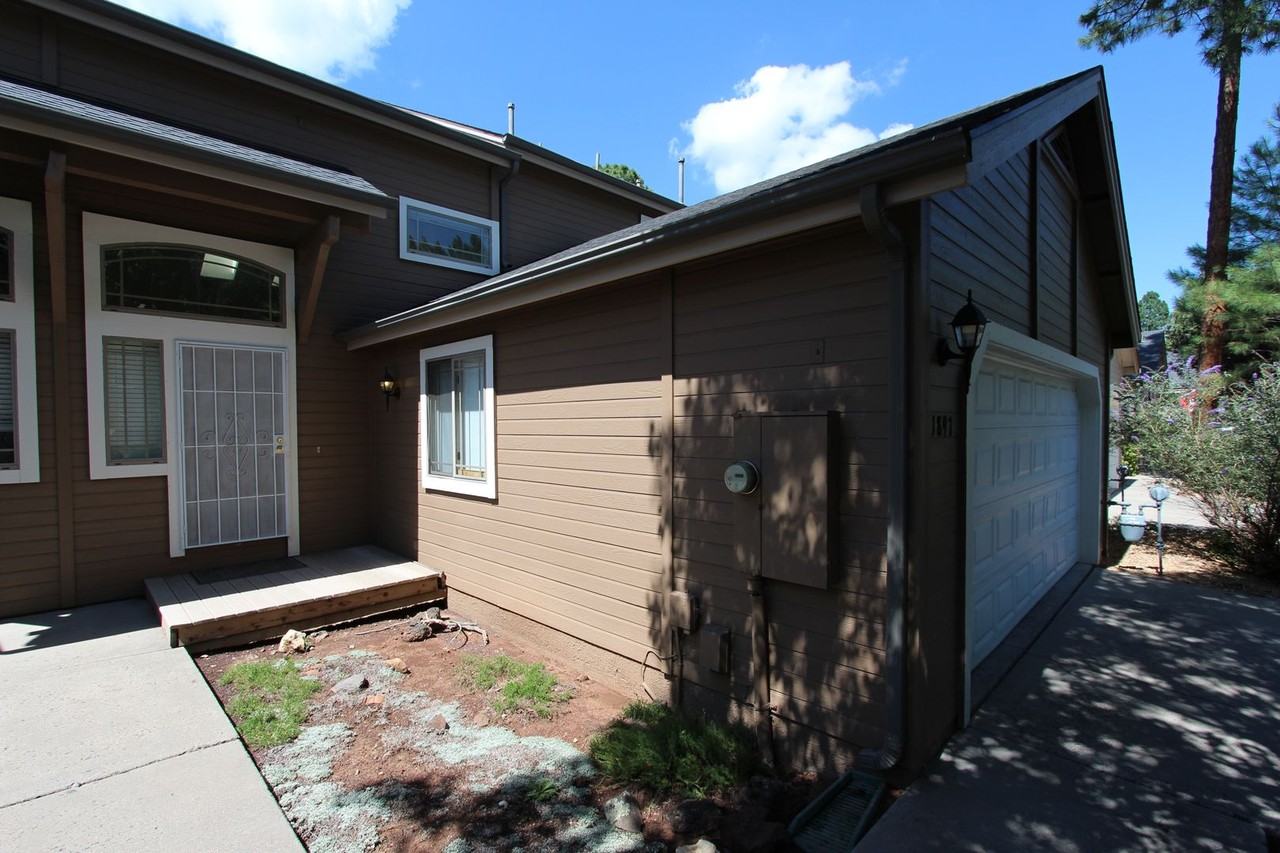 1897 W Camelot Dr - Photo 4 of 26
