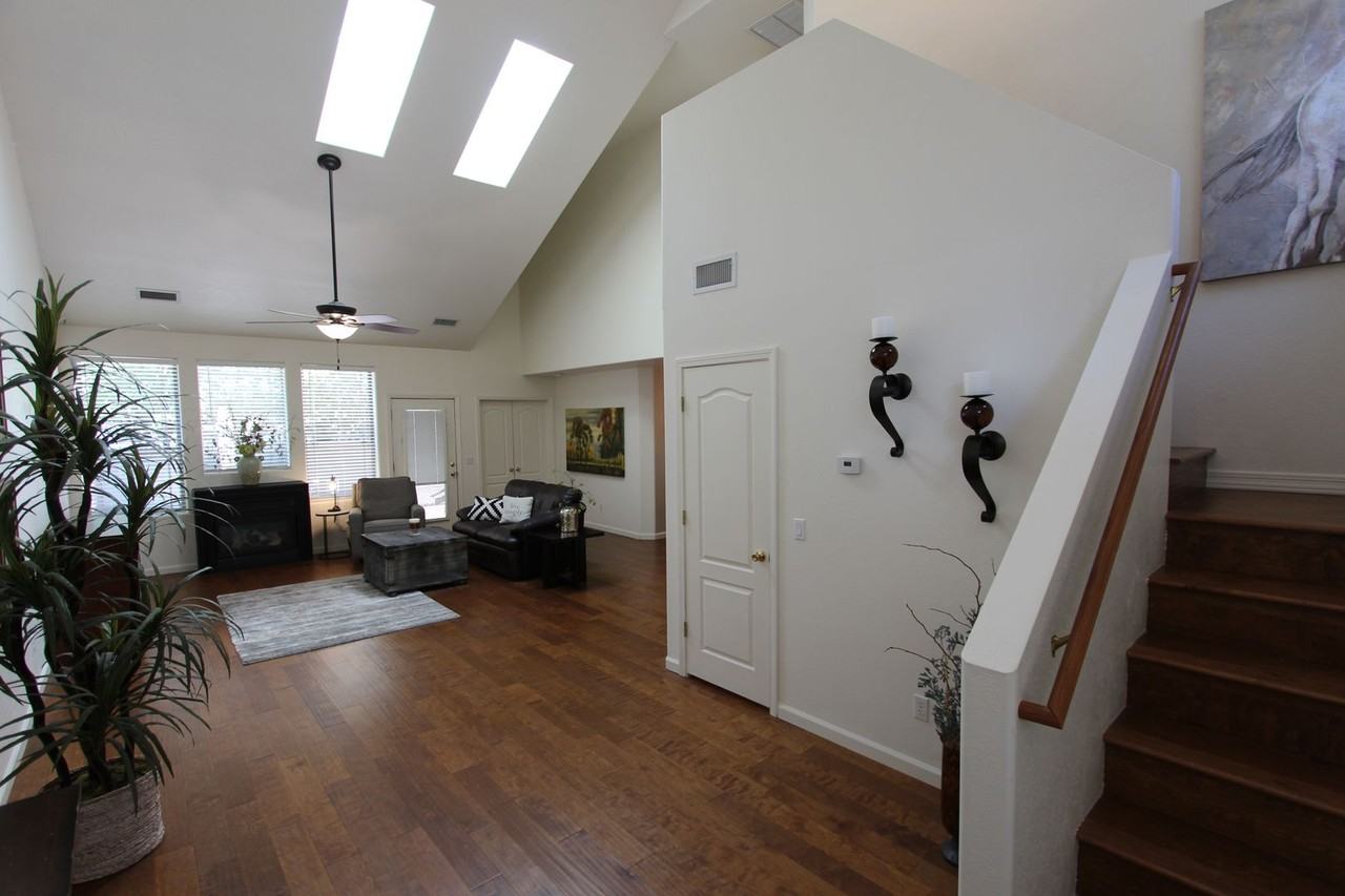 1897 W Camelot Dr - Photo 5 of 26