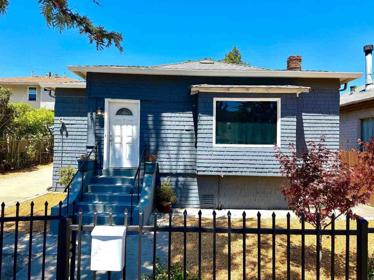 2611 Coolidge Ave - Photo 2 of 25