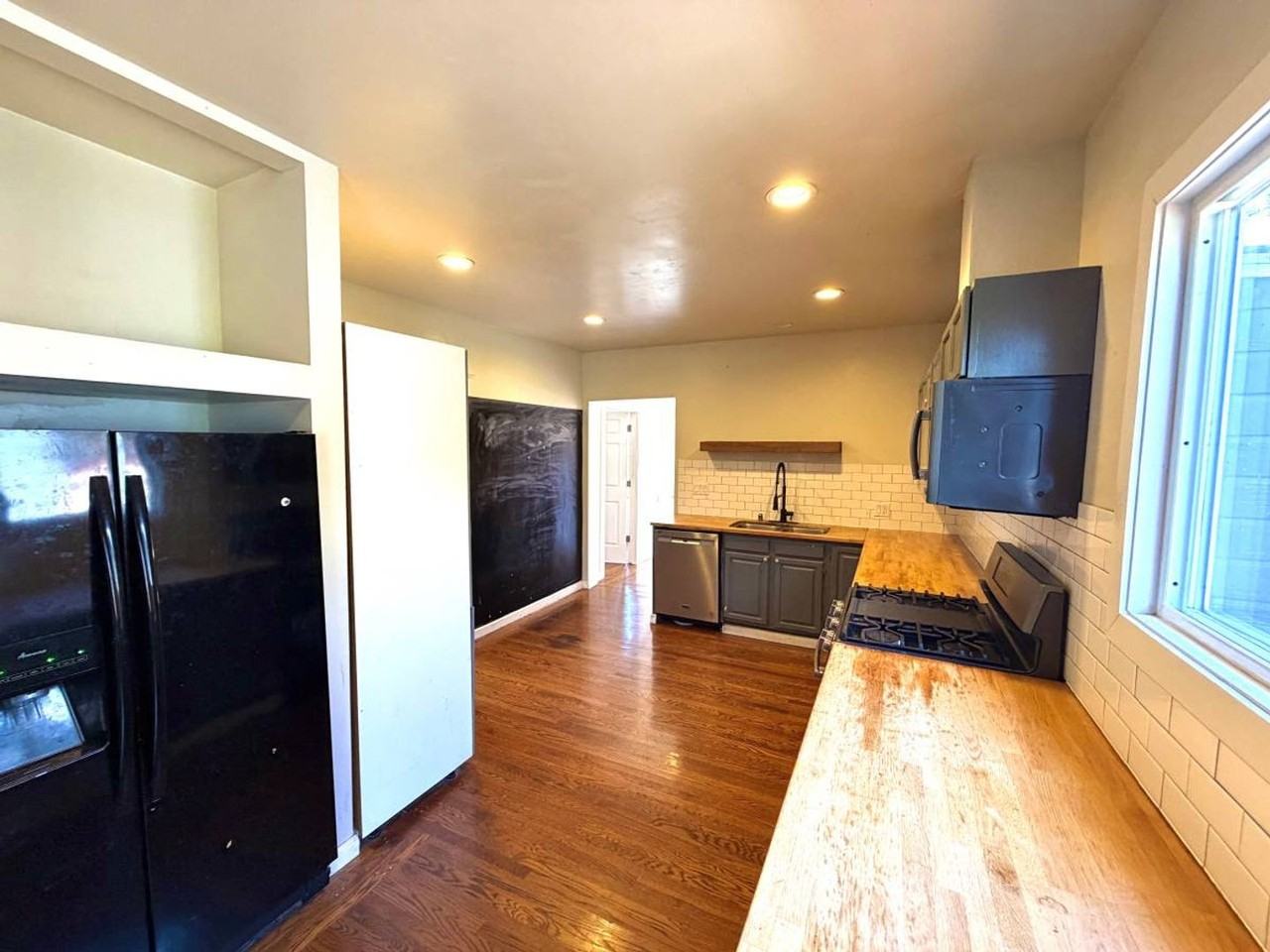 2611 Coolidge Ave - Photo 7 of 25