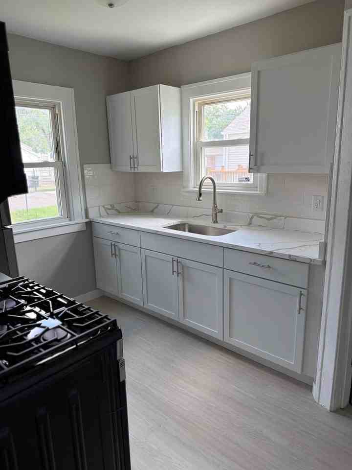3509 Buchanan St - Photo 2 of 11
