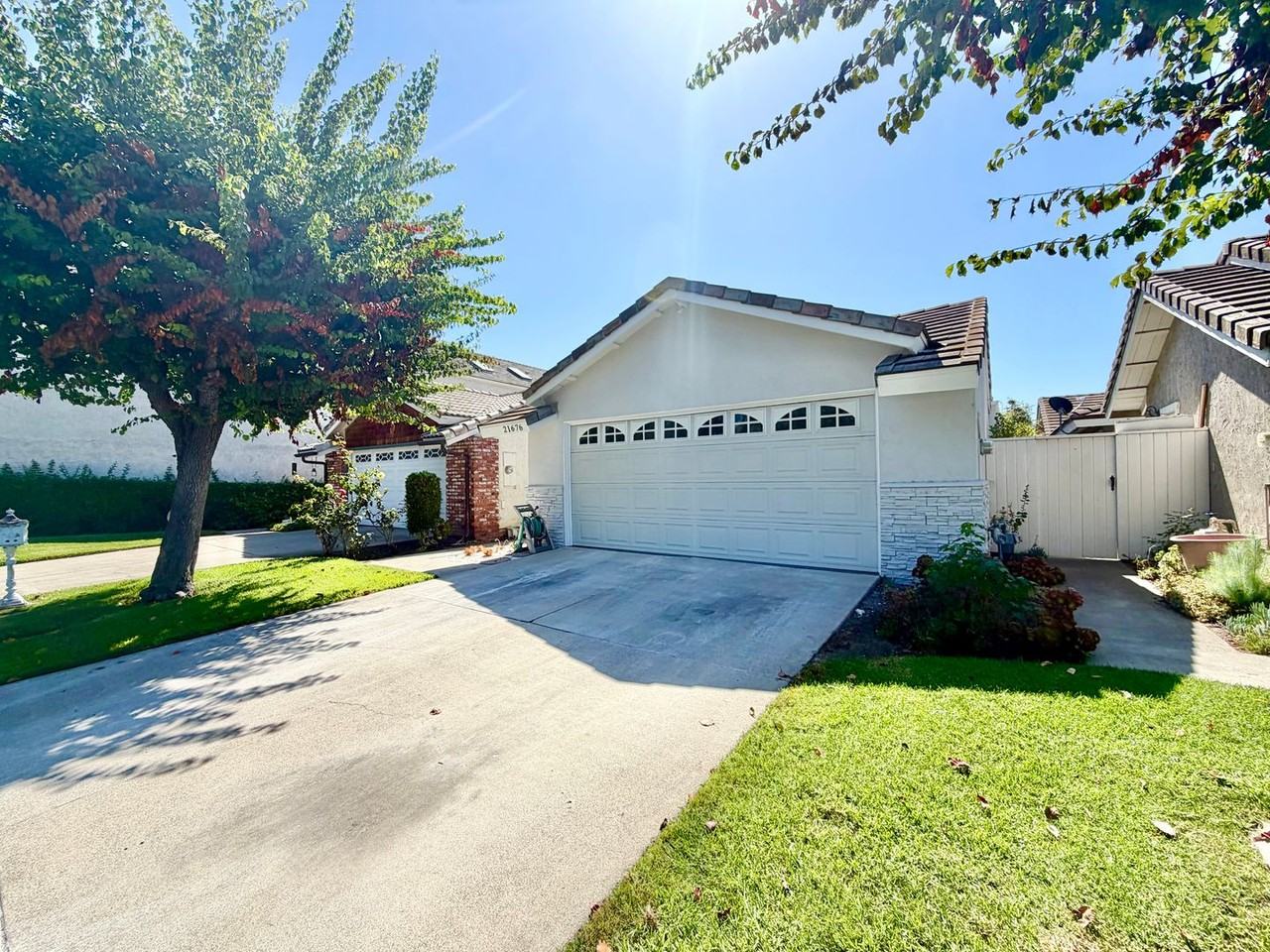 21676 Superior Ln - Photo 2 of 42