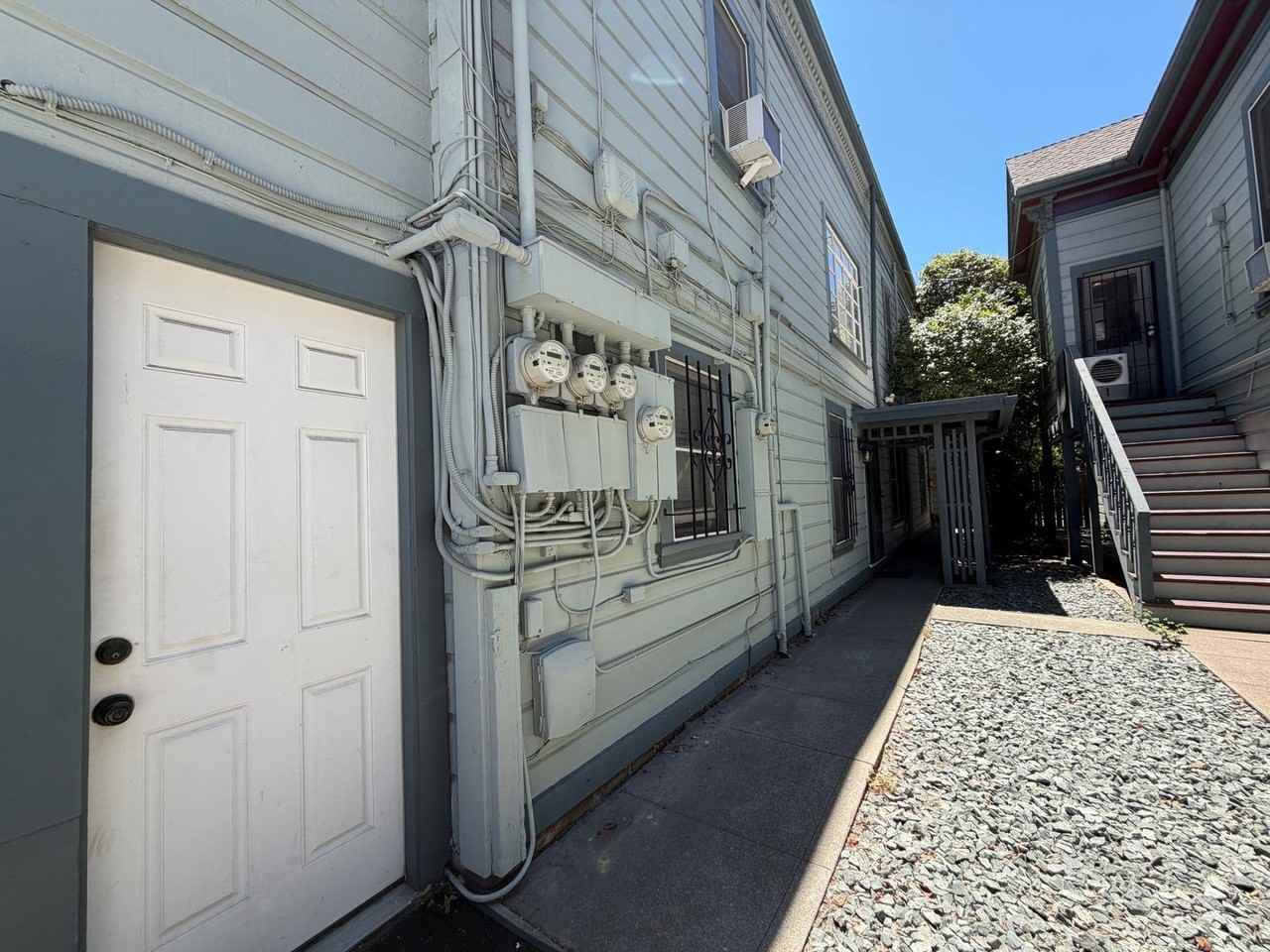 2427 J St - Photo 3 of 10