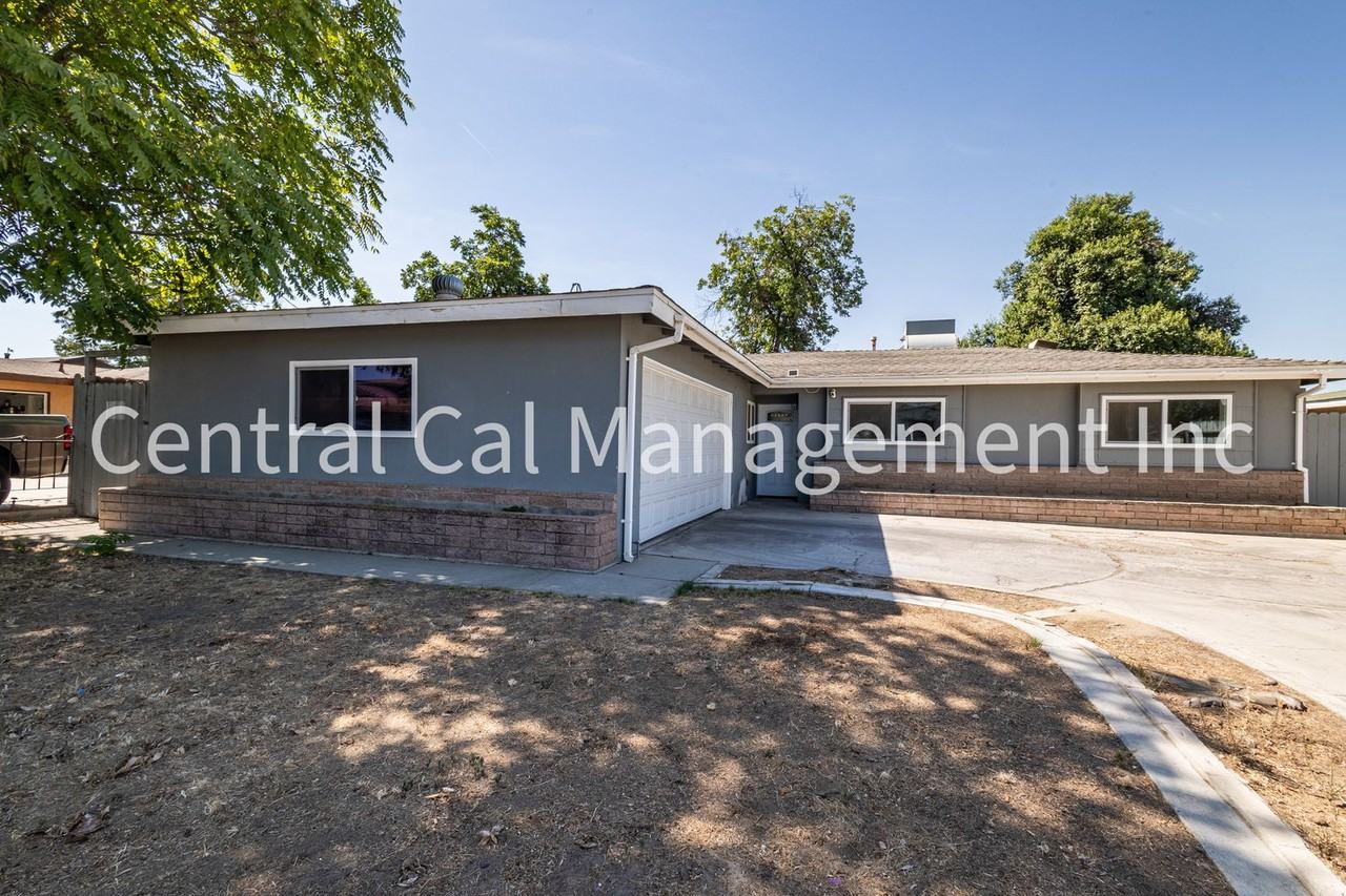 10421 Glenn St - Photo 2 of 17