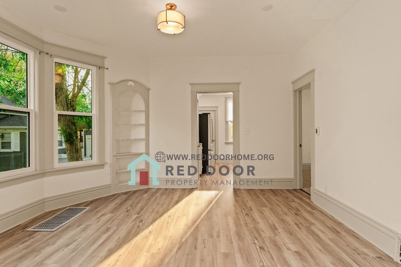 216 10th St S - Photo 3 of 12