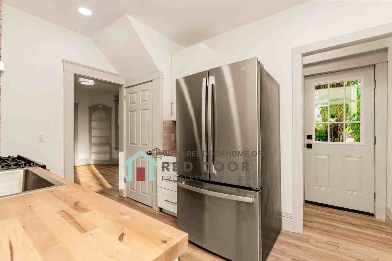 216 10th St S - Photo 5 of 12