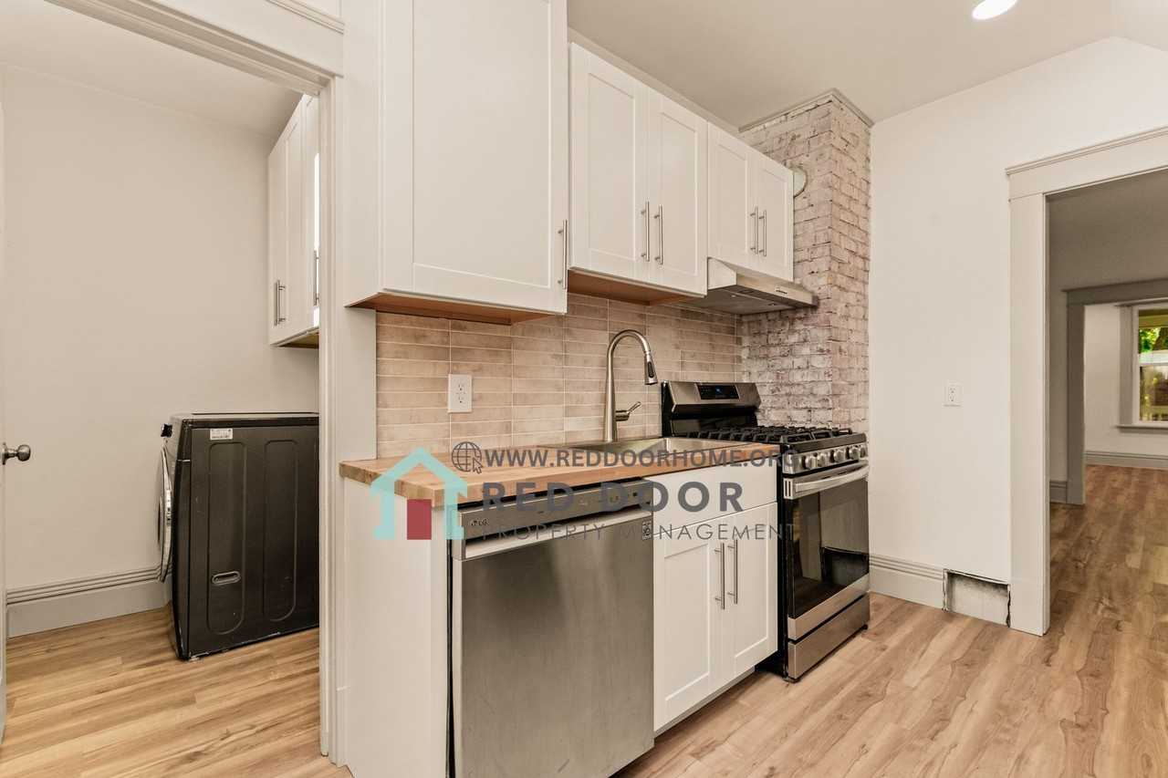 216 10th St S - Photo 6 of 12