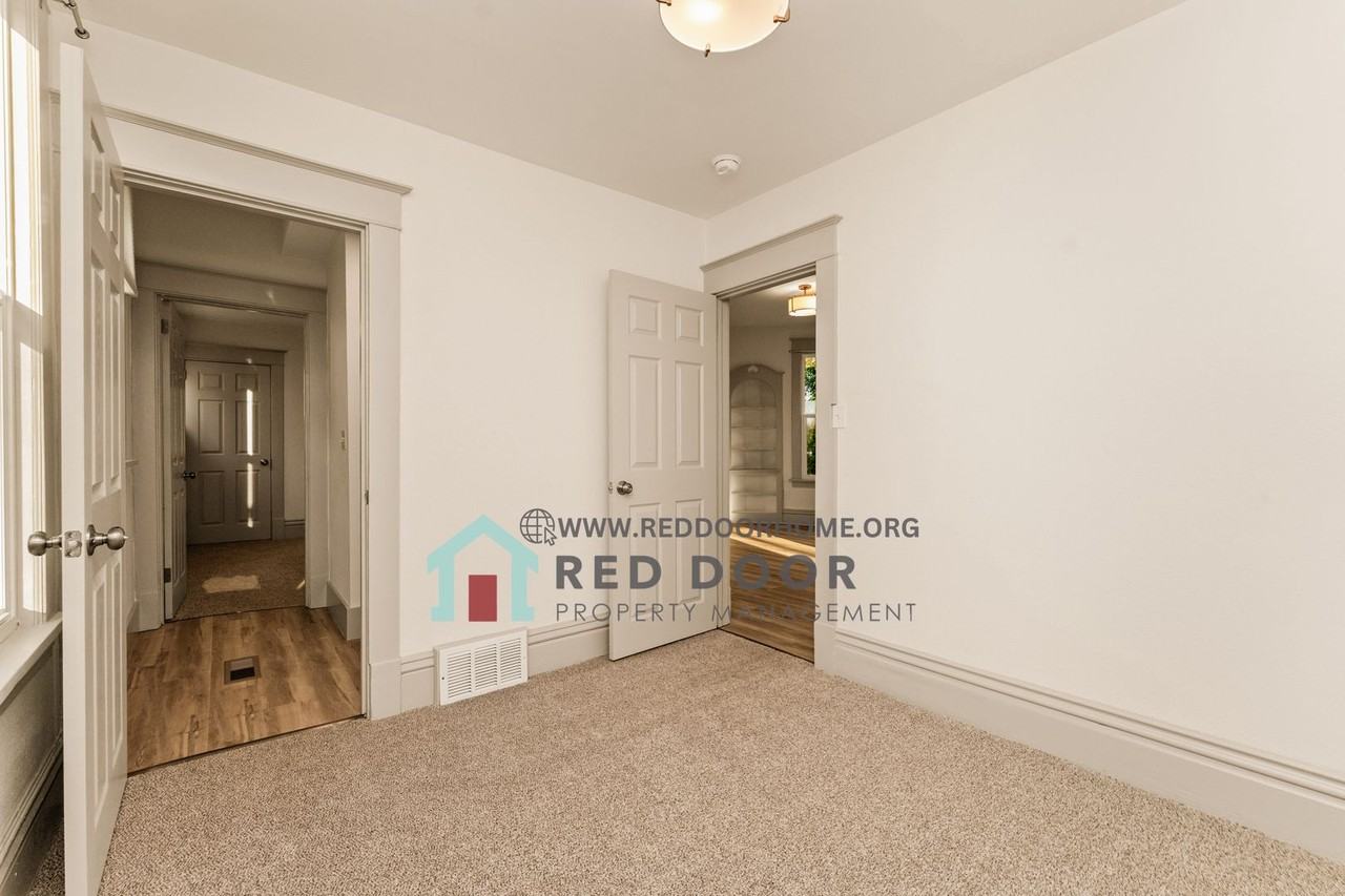 216 10th St S - Photo 7 of 12