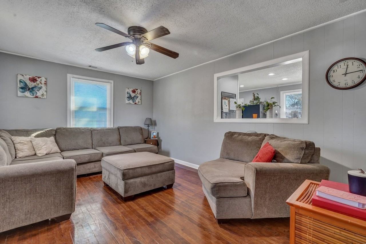 2211 Hawthorne St - Photo 3 of 10