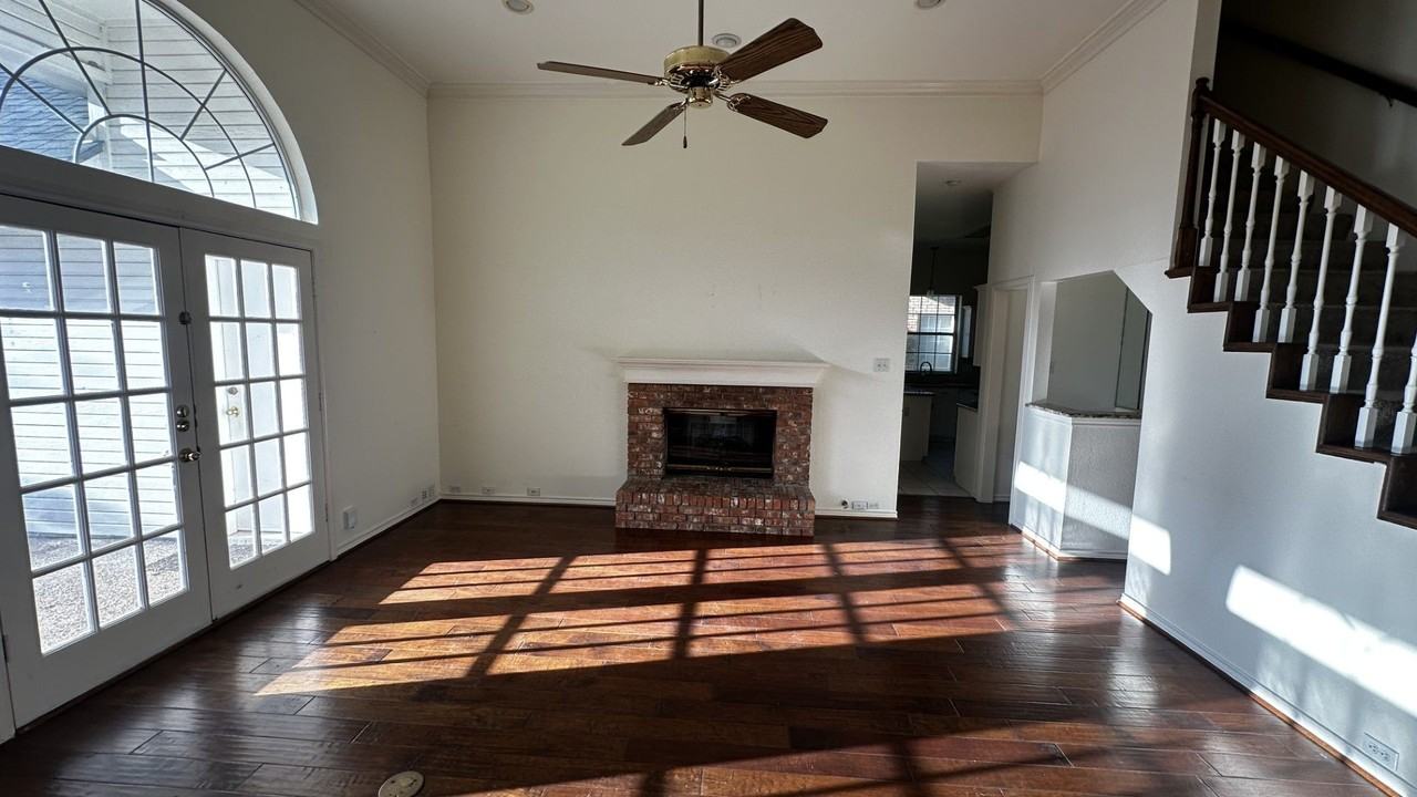 18532 Bay Pines Ln - Photo 2 of 29