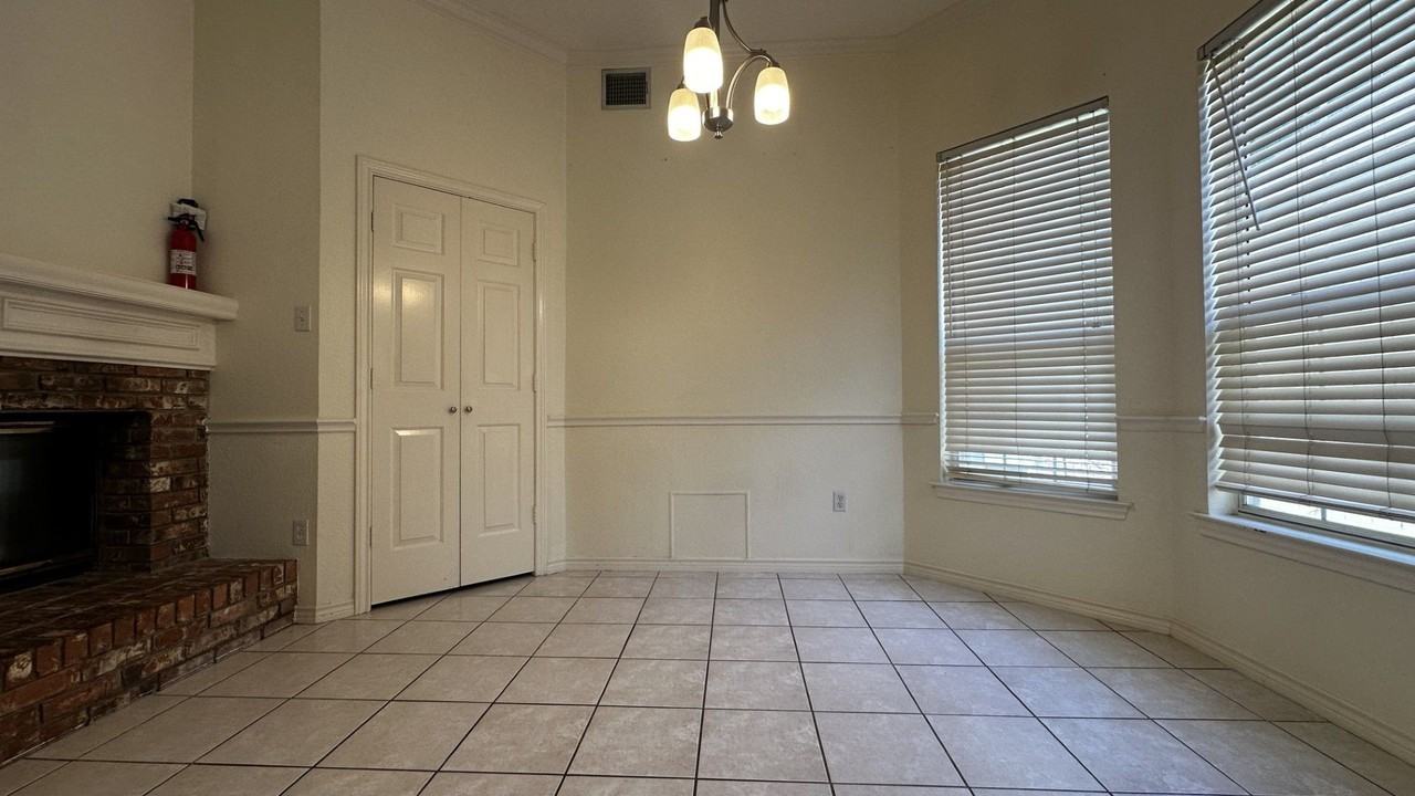 18532 Bay Pines Ln - Photo 4 of 29