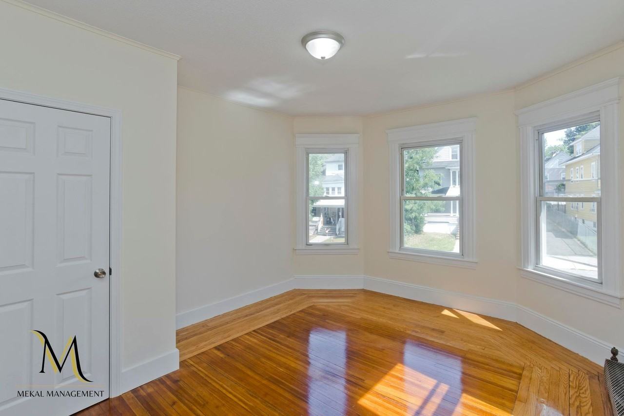 20 Sachem St - Photo 4 of 30