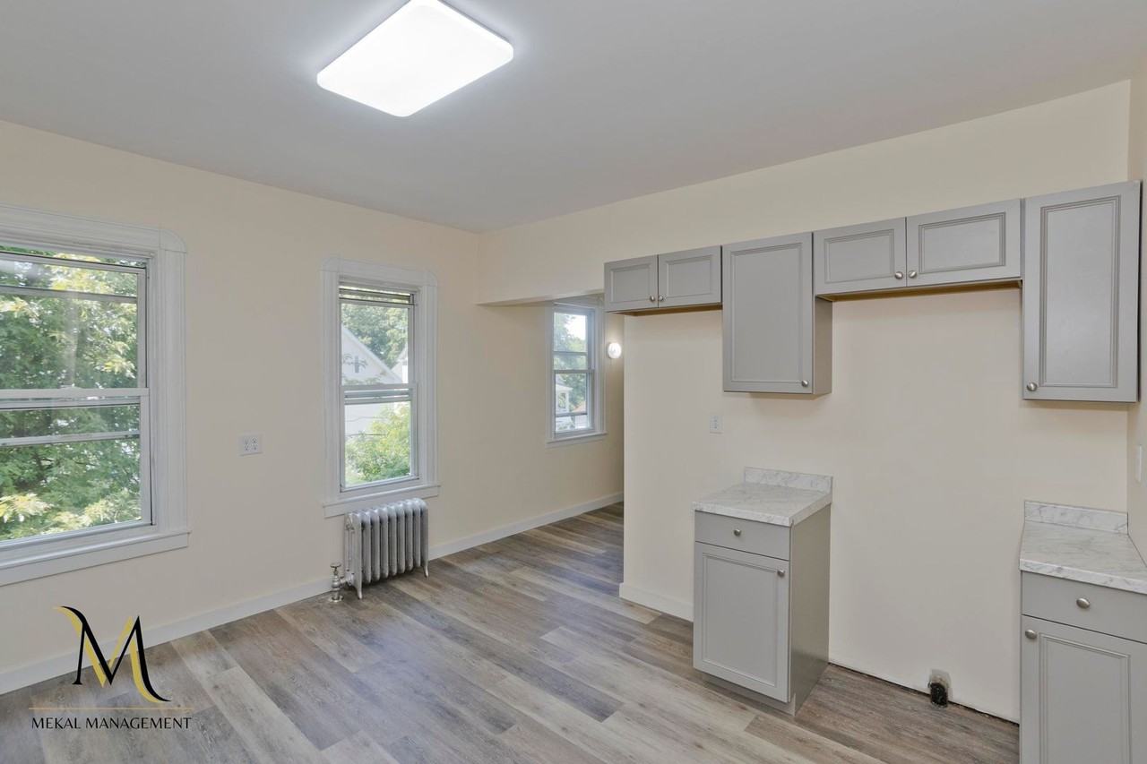 20 Sachem St - Photo 7 of 30