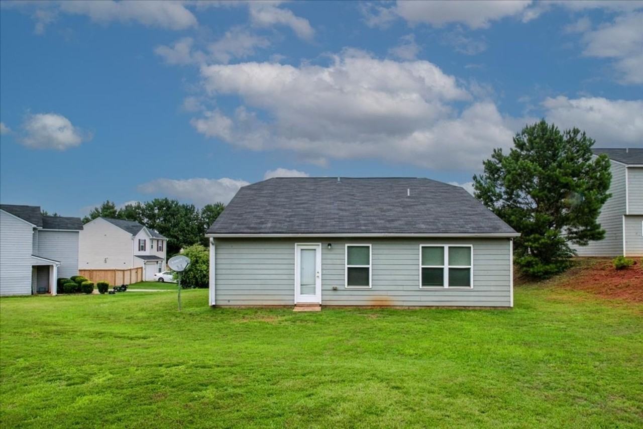 1715 Cheryl Ln - Photo 2 of 32