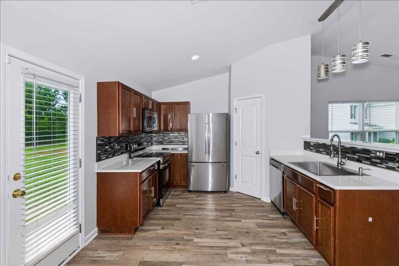 1715 Cheryl Ln - Photo 5 of 32