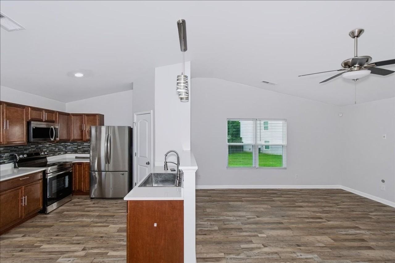 1715 Cheryl Ln - Photo 6 of 32