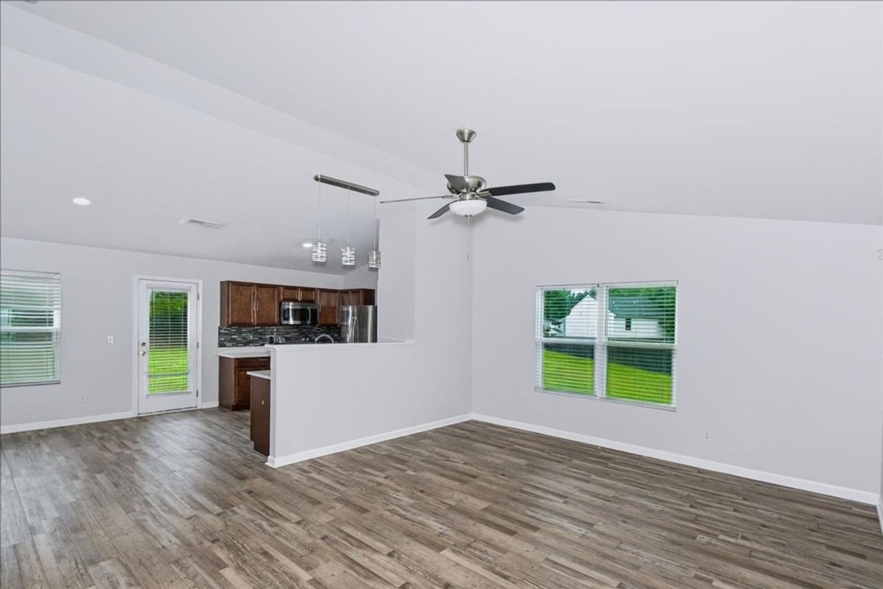 1715 Cheryl Ln - Photo 7 of 32
