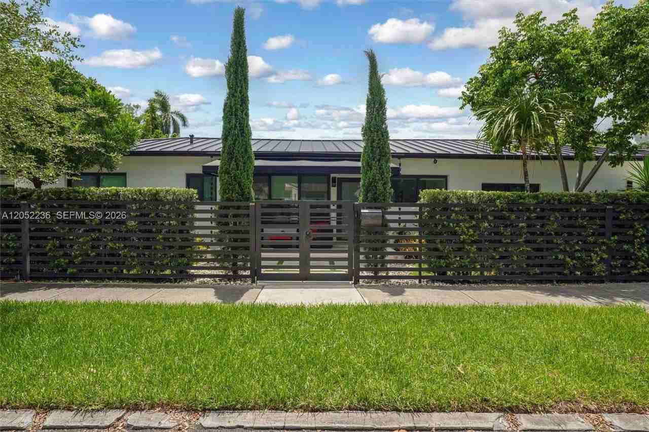 2484 Sw 25th St - Photo 7 of 19