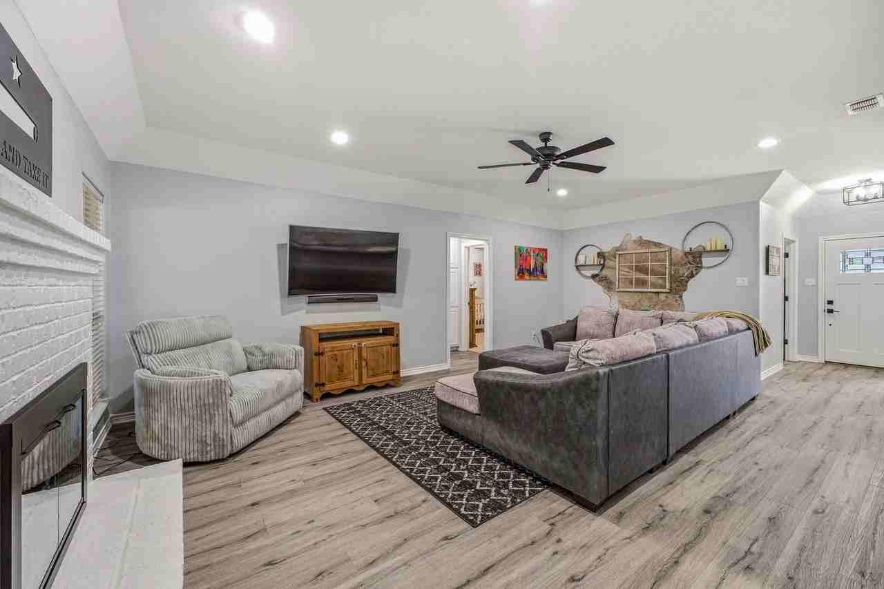 1703 Sully Ct - Photo 3 of 19